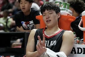 魔童！最近一段时间在美国怎么样？杨瀚森：吃喝拉撒睡！